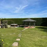 빌라 - 6 12 Personnes - Jacuzzi, Cinema 7 Places, Sauna By So Homy *